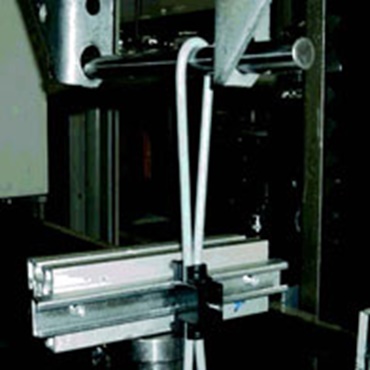igus® chainfix clamp in the tensile strength test