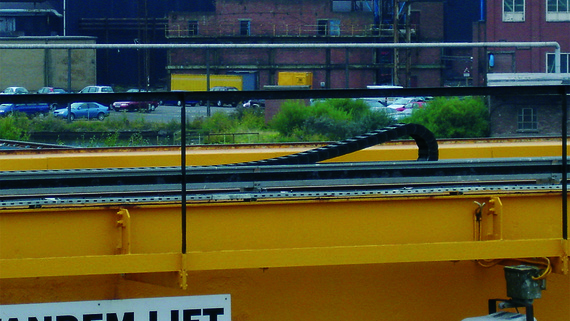 Energy chain outdoor crane