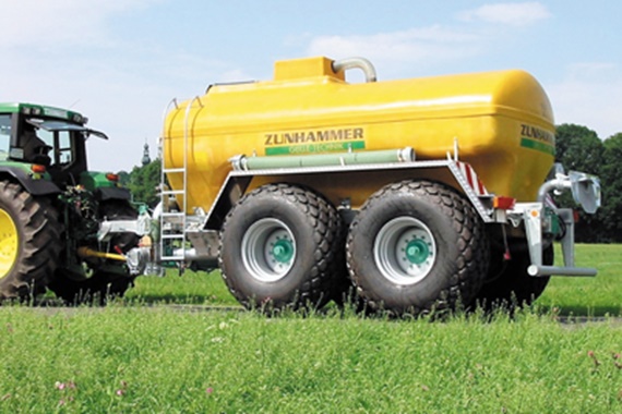 Agricultural vehicle with iglidur® axle bearing